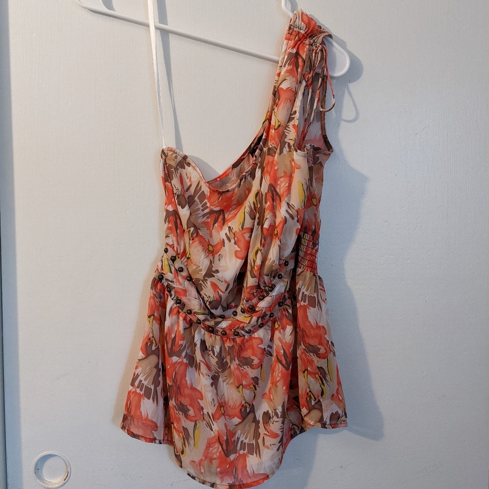 2b Bebe One Shoulder Top